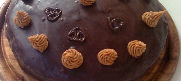 Sachertorte mit Aprikosenfüllung