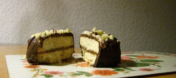 Weihnachtsplätzchen im Nougatmantel