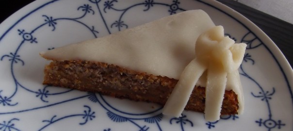 Möhrentorte mit Marzipanumhüllung