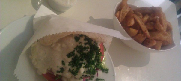 Döner mit Sour Cream, dazu Wedges mit Dip (im Krawummel, Münster)