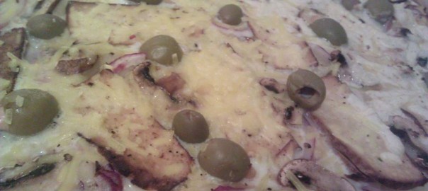 überbackener Flammkuchen mit Wilmersburger- und Tofutti-Käse